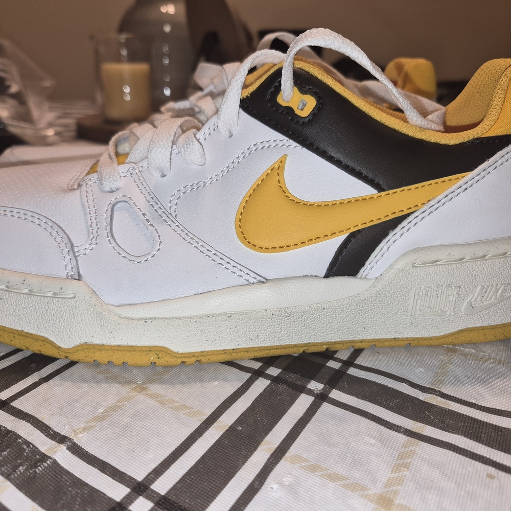 Nike Mens White and Yellow Sneakers